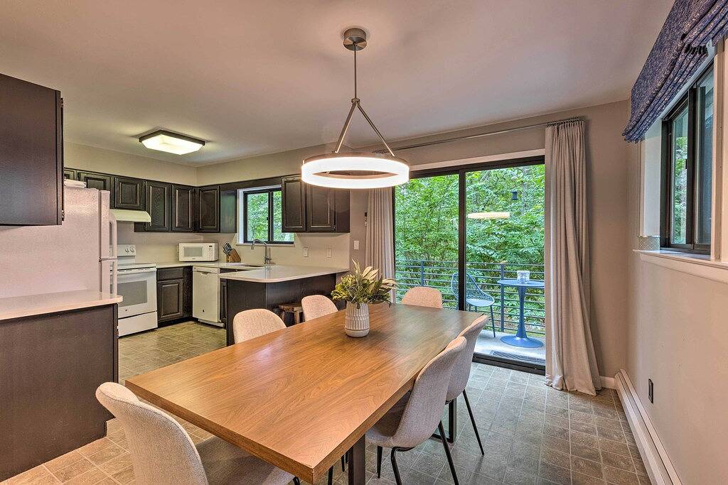 Unique Southampton Getaway w/ Rooftop Deck! in North Sea (NY), Hamptons