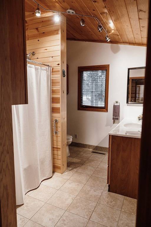 2 Bedroom Lakefront Cabin on Crosslake w/ New Barrel Sauna in Crosslake, Crow Wing County