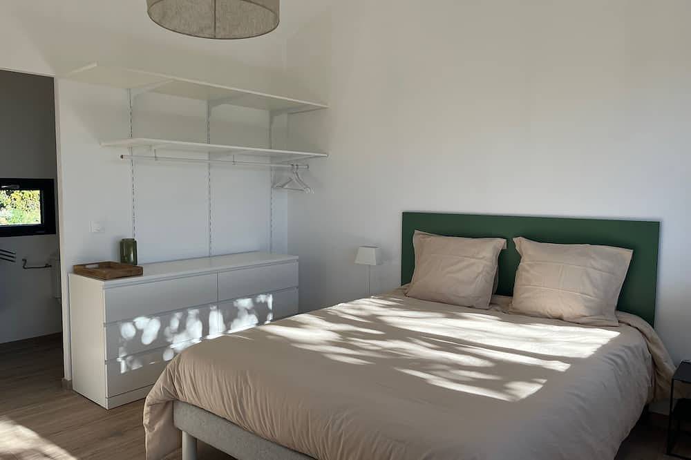 Entire apartment, Magnificent T2 Furnished House in Éguilles, Aix-en-Provence region