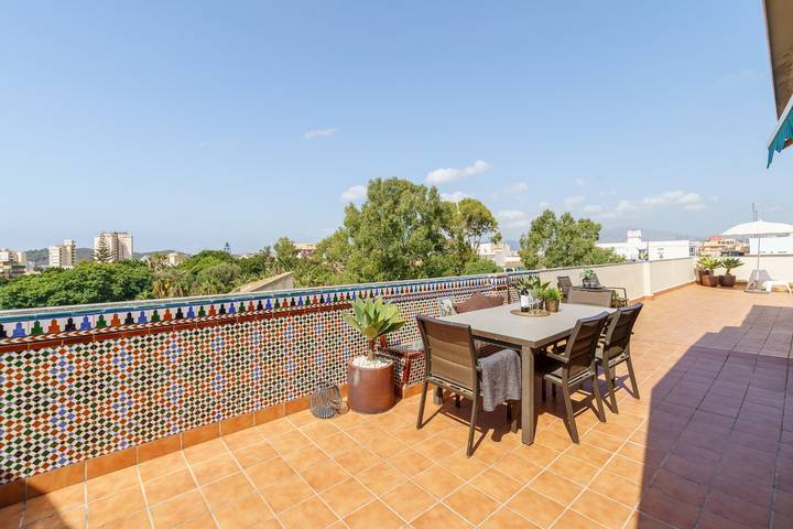 Entire apartment, Apartment 'Penthouse Victoria' with Sea View, Wi-Fi and Air Conditioning in Fuengirola Centre, Fuengirola