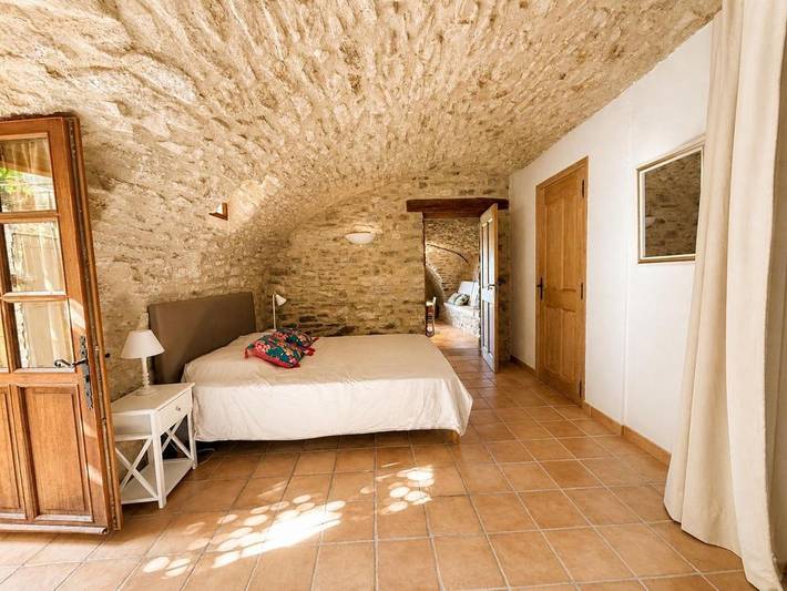 Location de vacances pour 4 personnes, avec piscine ainsi que vue et jardin à Ongles