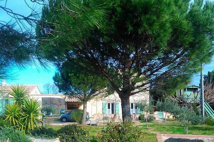 Location de vacances pour 7 personnes, avec jardin et piscine, animaux acceptés à Camélas