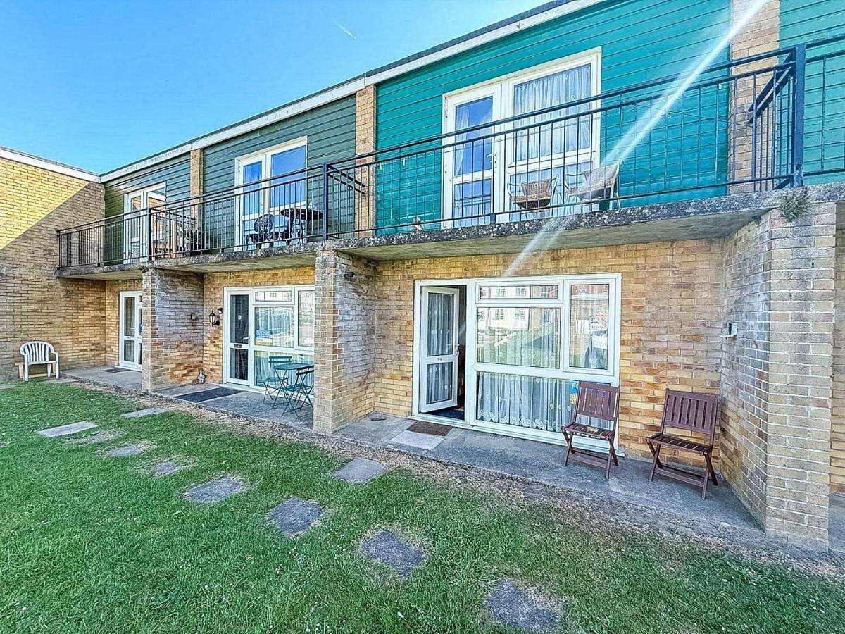 Three-Bedroom Chalet in Hemsby, Great Yarmouth
