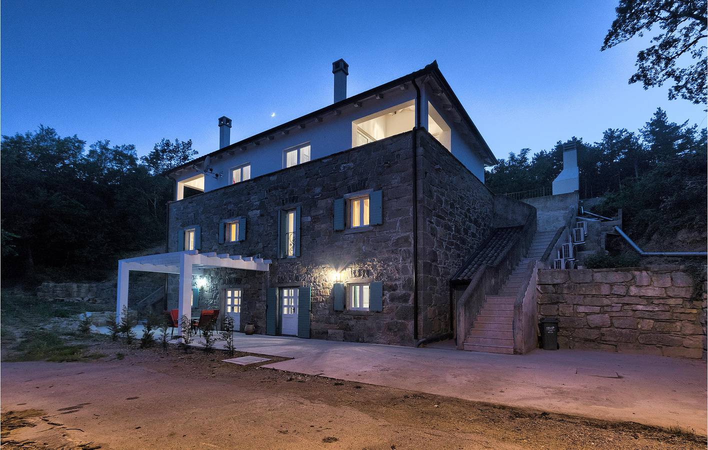 Charmante 300 m² große Ferienwohnung mit Pool, Parkplatz und WLAN – 2 km vom Zentrum von Buzet entfernt in Buzet, Zentralistrien