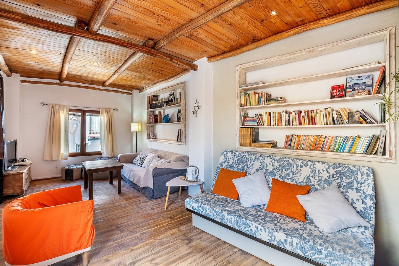 Casa de vacaciones 'La Lechuga Azul' con vistas a la montaña, terraza privada y Wi-Fi in Entorno de Sierra Nevada, Güejar Sierra