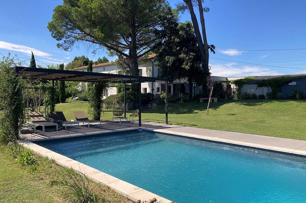 Belle maison en campagne avec piscine et grand jardin de 3500m² in Grans, Côte méditerranéenne (France)