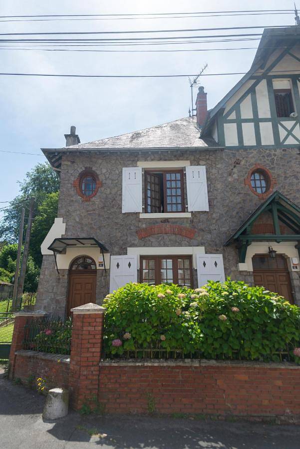 Location de vacances pour 8 personnes, avec Terrasse et Jardin à Haybes