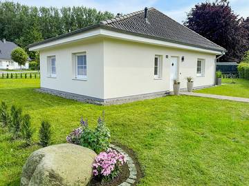 Ferienhaus für 4 Personen, mit Terrasse und Garten in Glowe