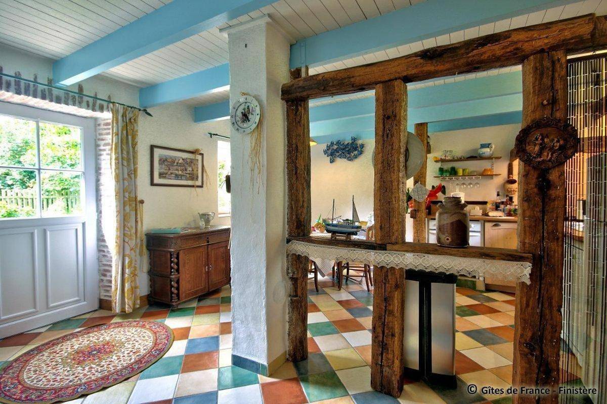 Two-Bedroom House in Plouguin, Région de Brest