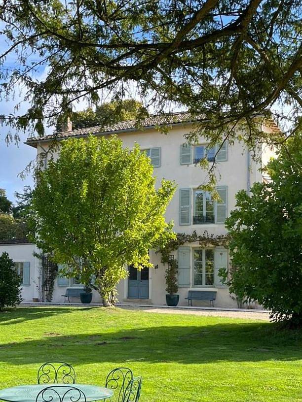 Location de vacances pour 2 personnes, avec piscine ainsi que vue et jardin à Chavannes-sur-Reyssouze