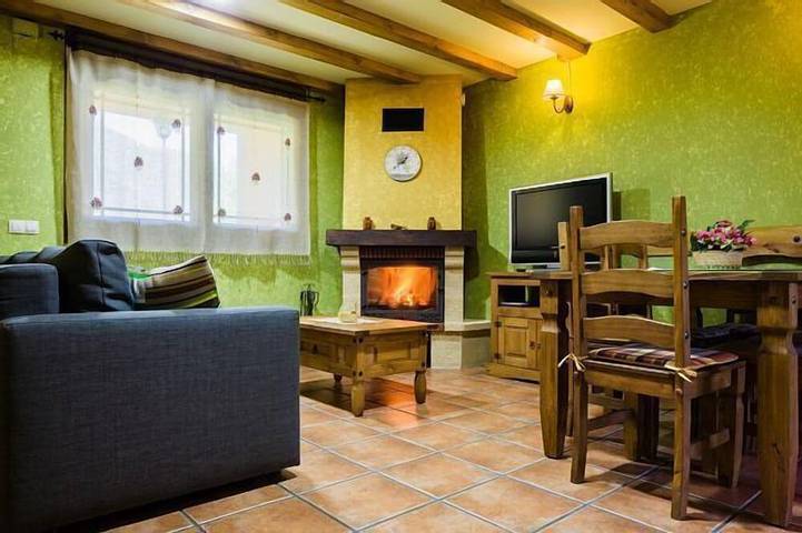 Cottage für 6 Personen, mit Balkon und Pool sowie Garten - 1