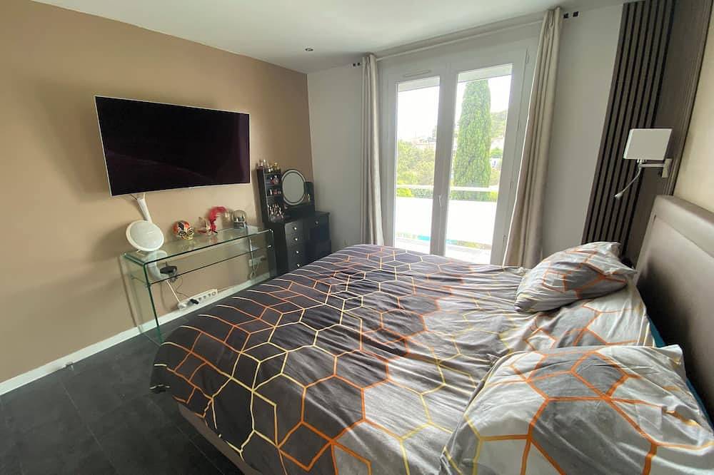 Villa Swimming pool Jacuzzi Billiards Home Cinema 5 minutes from Cassis and its Calanques in Carnoux-en-Provence, Marseille region