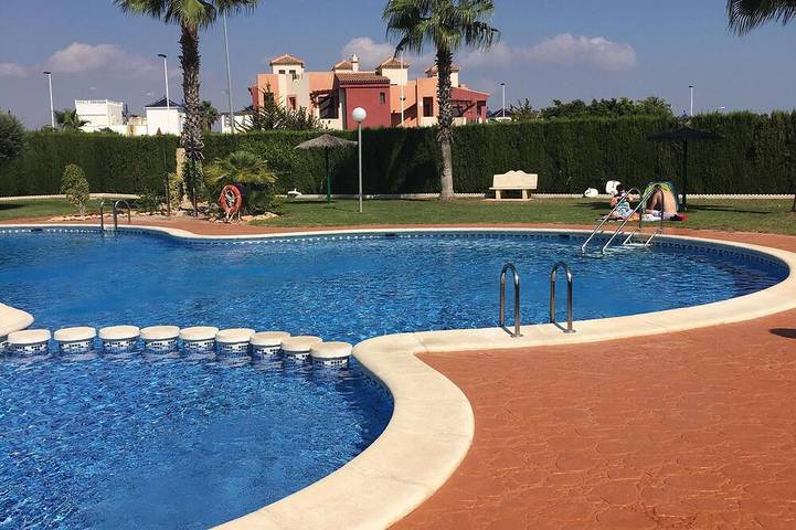 Appartamento per 4 persone, con balcone e piscina in Punta Prima (Alicante)