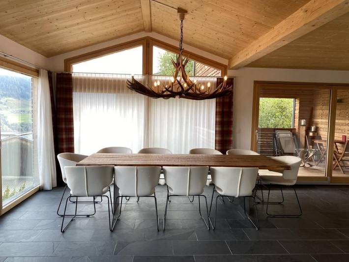 Ferienhaus für 12 Personen, mit Balkon und Terrasse sowie Garten und Ausblick in Lumnezia