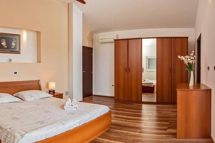 Villa pour 9 personnes, avec jardin dans Šolta - 4