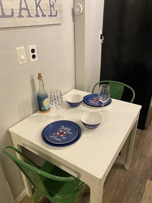 Cute, cozy, updated cottage just steps from gorgeous Houghton Lake in Prudenville, Roscommon County