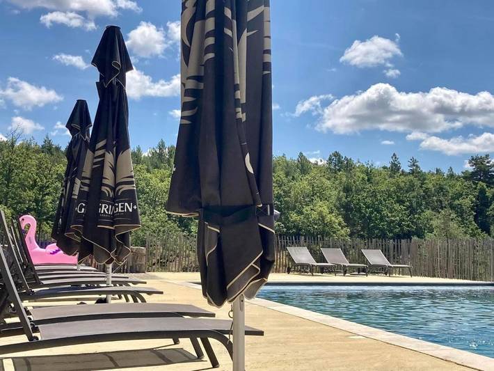 Chalet pour 6 personnes, avec piscine ainsi que terrasse et jardin