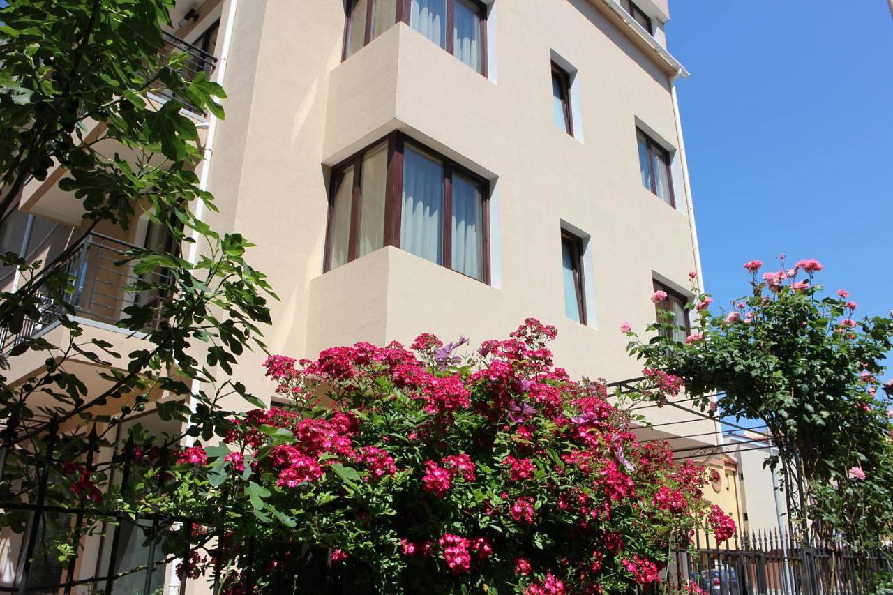 Flowers Apartments in Nessebar, Bourgas (oblast)