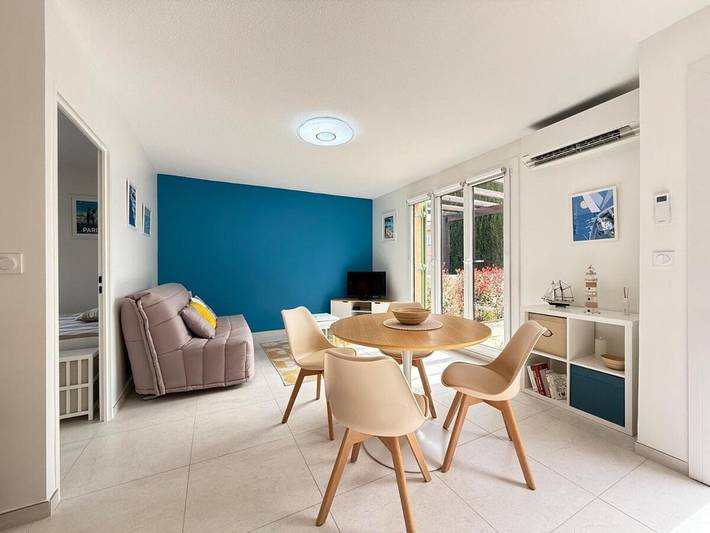 Gîte pour 4 personnes, avec terrasse ainsi que jardin et piscine dans Plage Coupereau - 4