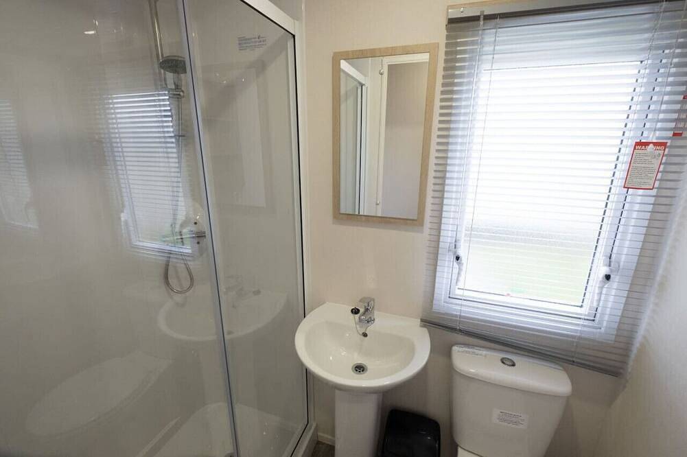 Camber Sands Holiday Park - Sleeps 8 - 3 Bedrooms - Decking - Private Parking in Camber, East Sussex