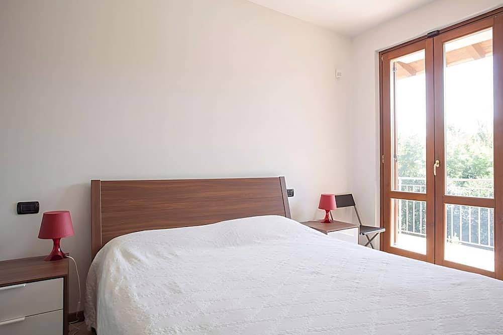 Ganze Wohnung, Golf House - Gemütliche Wohnung - Swimmingpool - 40 m 2 Terrasse - Blick auf die Hügel in Polpenazze del Garda, Gardasee-Berge