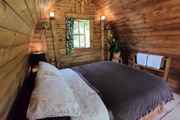 Log Cabin for 2 People in Cornwall, South West England, Photo 2