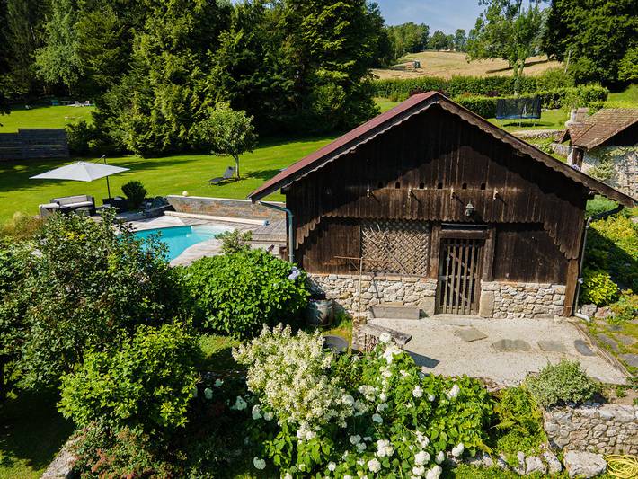 Location de vacances pour 2 personnes, avec piscine et jardin à Lépin-le-Lac - 4