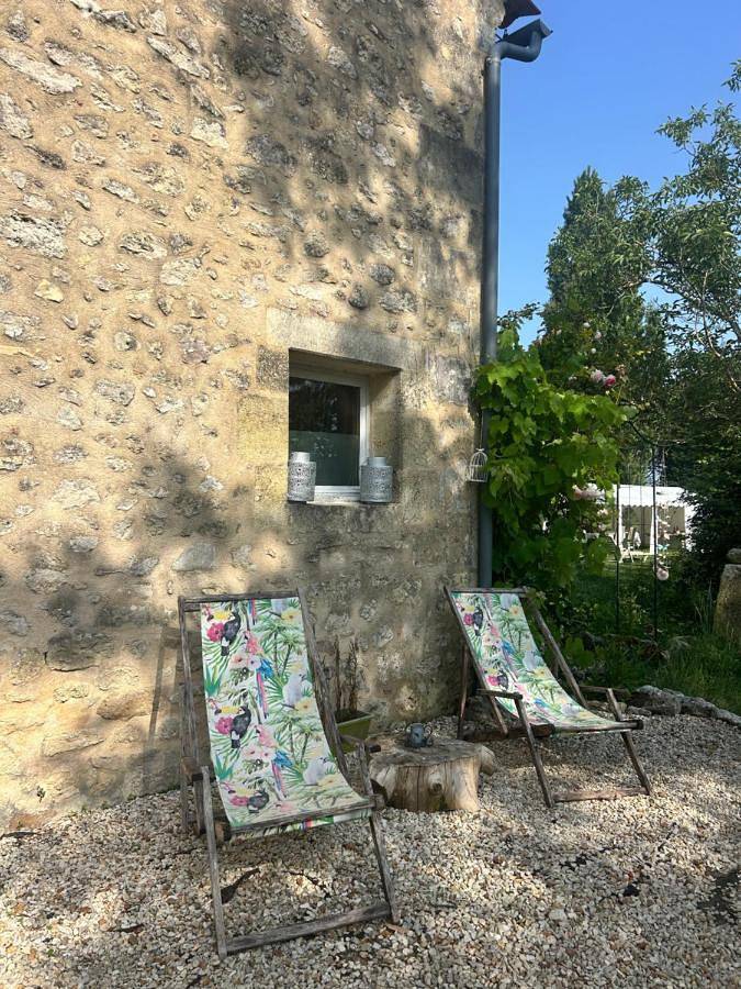 Gîte pour 4 personnes, avec terrasse à Cubnezais