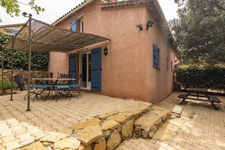 Gîte pour 8 personnes, avec jardin et terrasse ainsi que piscine et jacuzzi à Néoules - 3