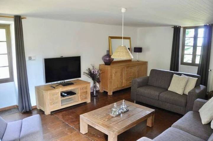 Location de vacances pour 6 personnes, avec jardin ainsi que piscine et terrasse à Sergeac - 4