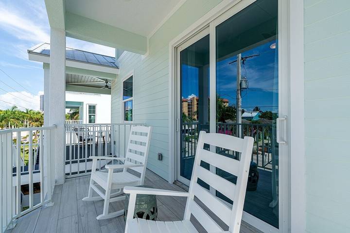 Vacation home for 12 people, with balcony and hot tub in Fort Myers Beach