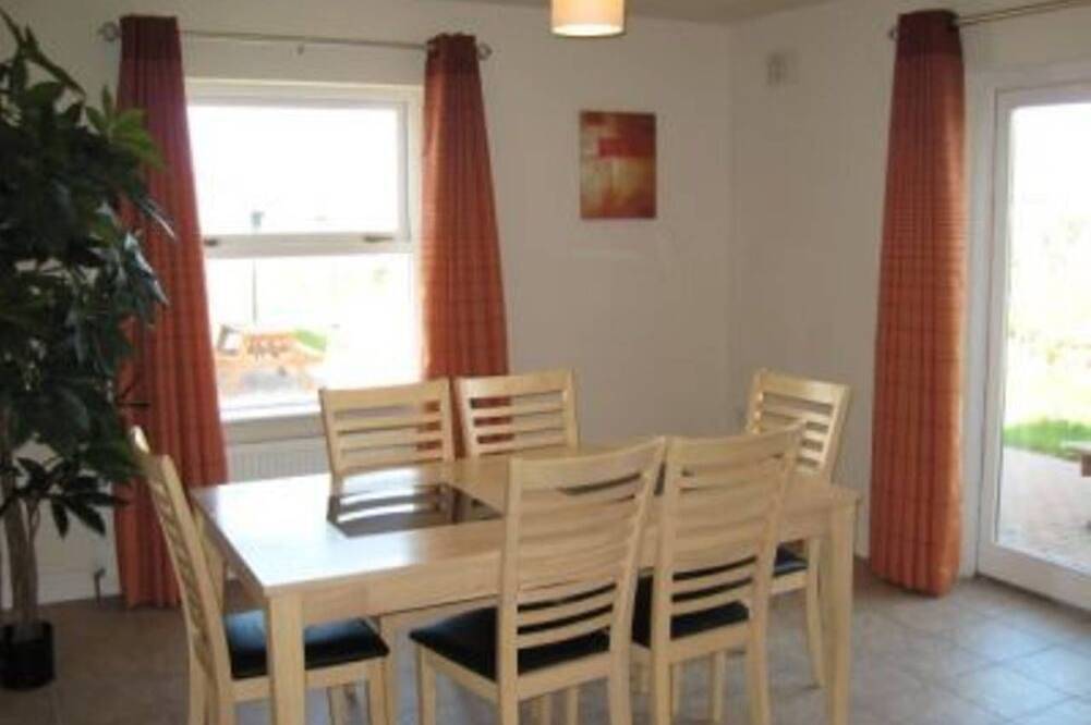 Doolin Village Bungalow  10 -  a bungalow that sleeps 6 guests  in 3 bedrooms in Doolin, County Clare