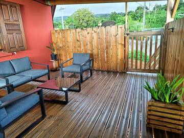 Gîte pour 10 personnes, avec terrasse et vue dans Le Guillaume