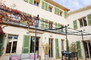 Villa pour 12 personnes, avec terrasse ainsi que jardin et jacuzzi à Toulon