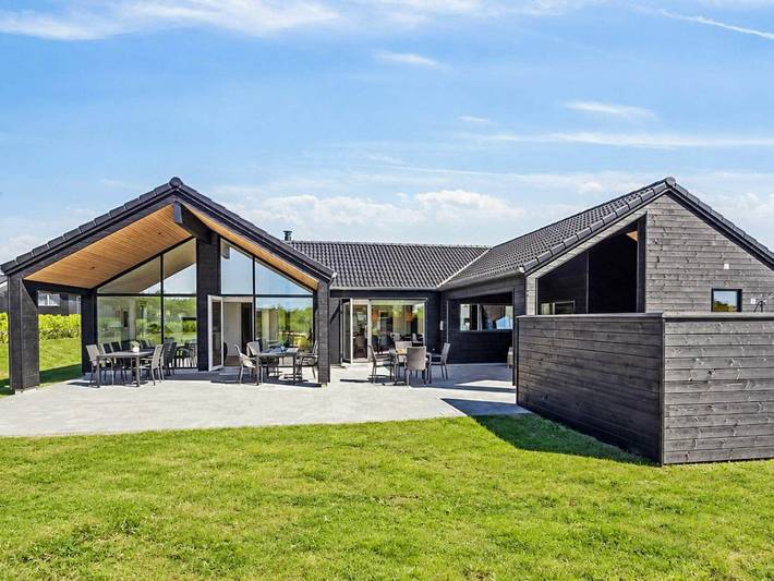 Ferienhaus für 18 Personen, mit Pool und Sauna in Mommark