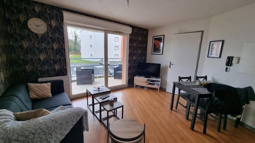 Gîte pour 2 personnes, avec terrasse et jardin à Ploumagoar - 2