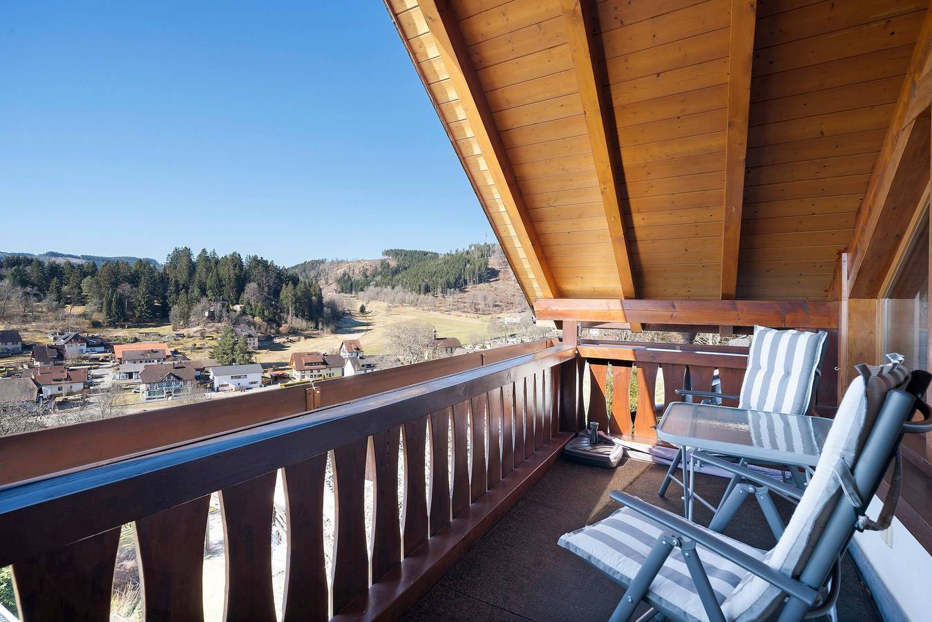Ganze Wohnung, Ferienwohnung 'Panoramablick' mit Bergblick, Balkon und Wi-Fi in Lenzkirch, Südschwarzwald