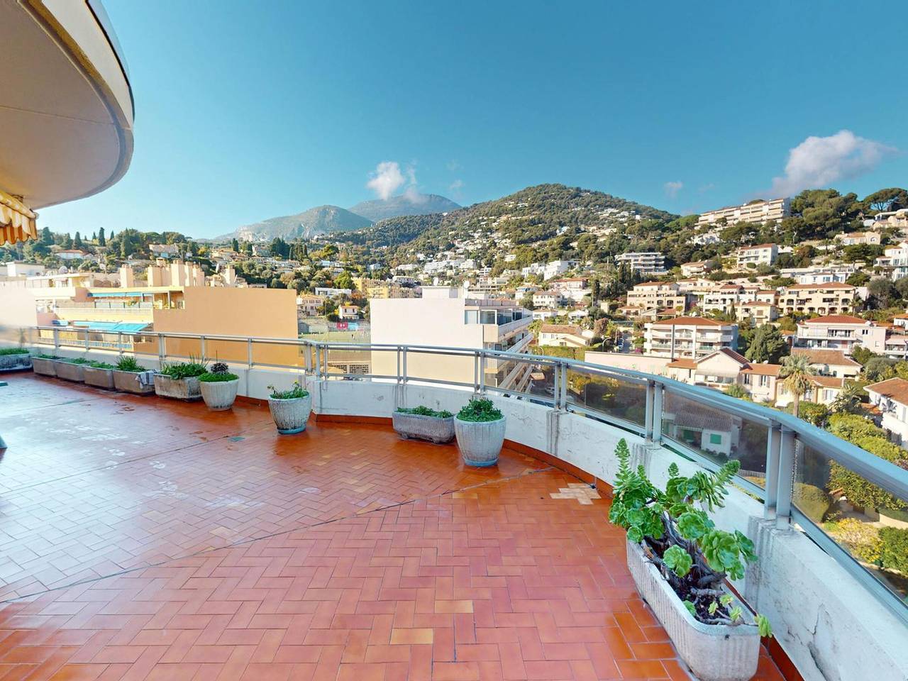 Appartement entier, Agréable 2P dernier étage avec immense terrasse et parking privé in Roquebrune-Cap-Martin, Côte méditerranéenne (France)