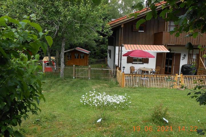 Ferienhaus für 5 Personen, mit Balkon und Garten