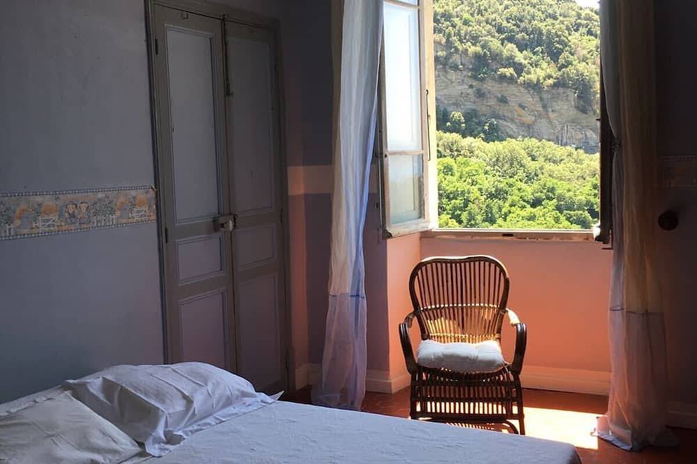 Large house facing the sea, close to the beach in Farinole, Calvi region