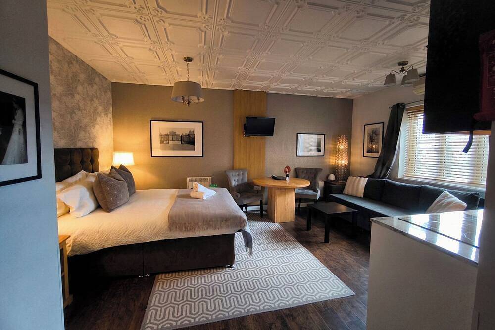Churchill Court | Private 11Bed | Blenheim&Oxford | Sleeps 24 Perfect for Groups in Oxfordshire