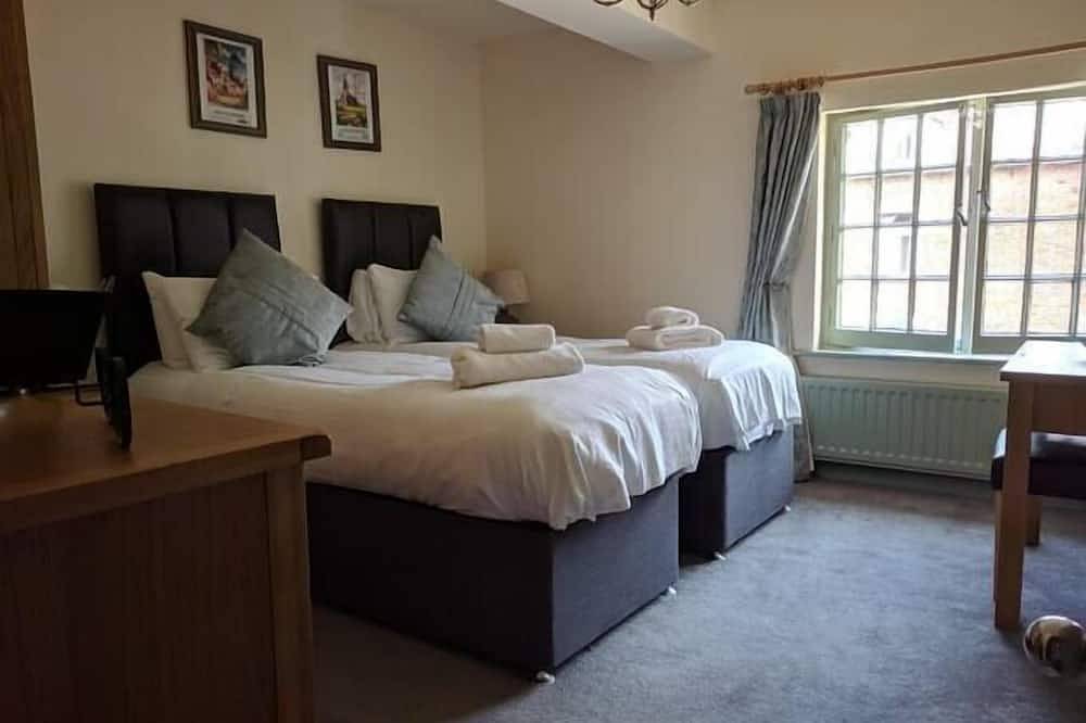 Familiar-Rural-Baño privado externo-Vista a la Calle-Two Bedroom in Lincoln, Lincolnshire