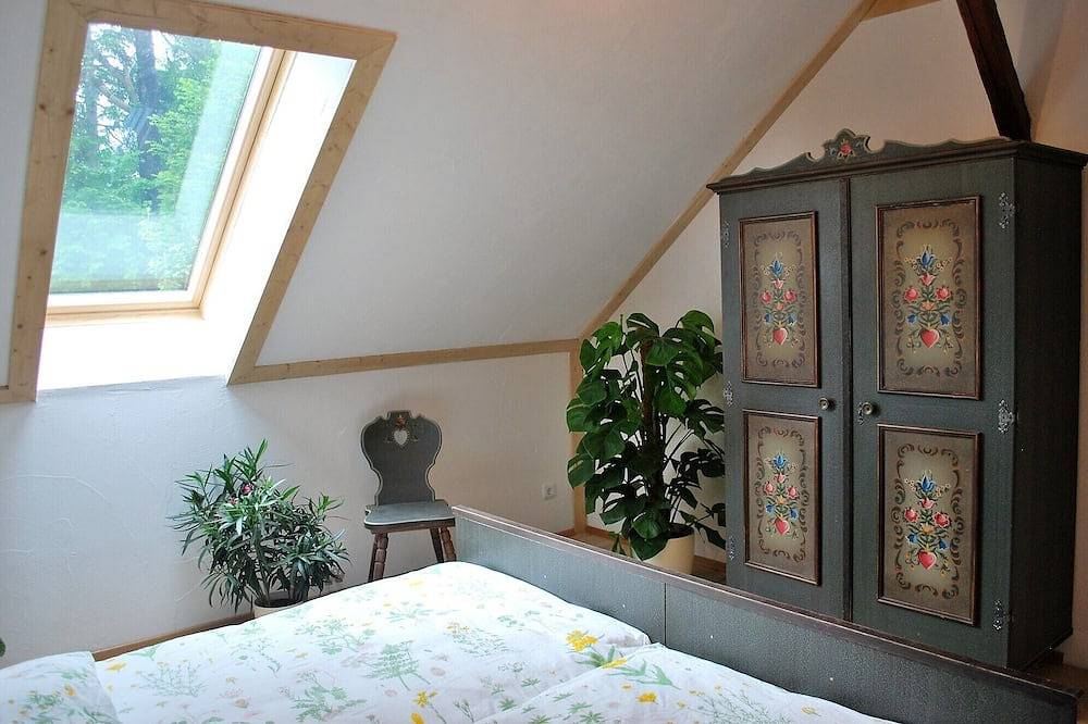 Ganze Wohnung, Großzügige Ferienwohnung mit Stil und Charme! in Oberammergau, Bayerische Alpen
