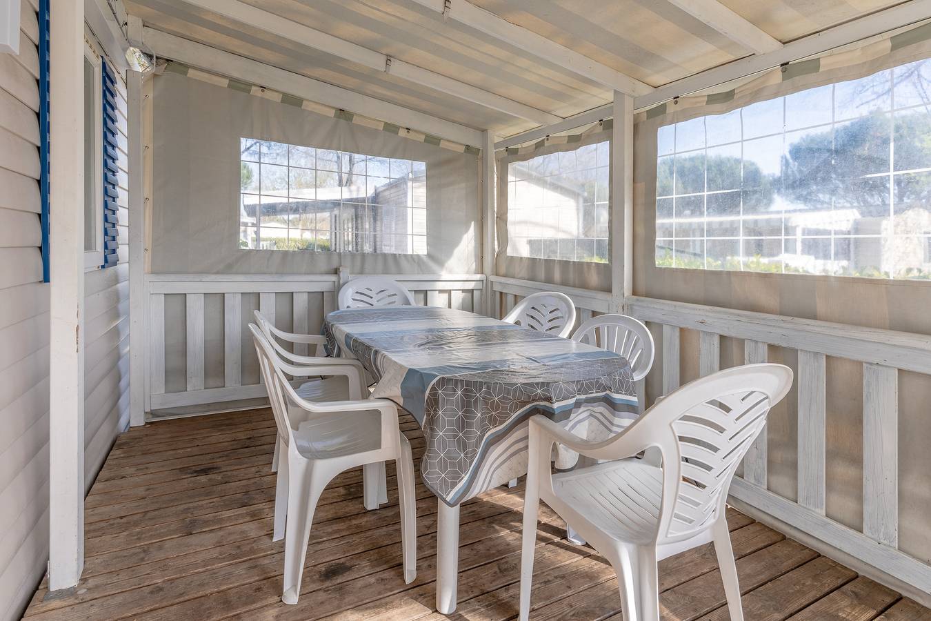 Chalet 'Mobilehome Véronique' avec terrasse privée, Wi-Fi et climatisation. in Gastes, Côte d’Argent