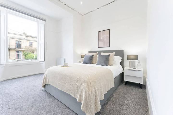Ganze Wohnung, Spacious 1 Bed Apartment in Cheltenham w Terrace in Cheltenham, Gloucestershire