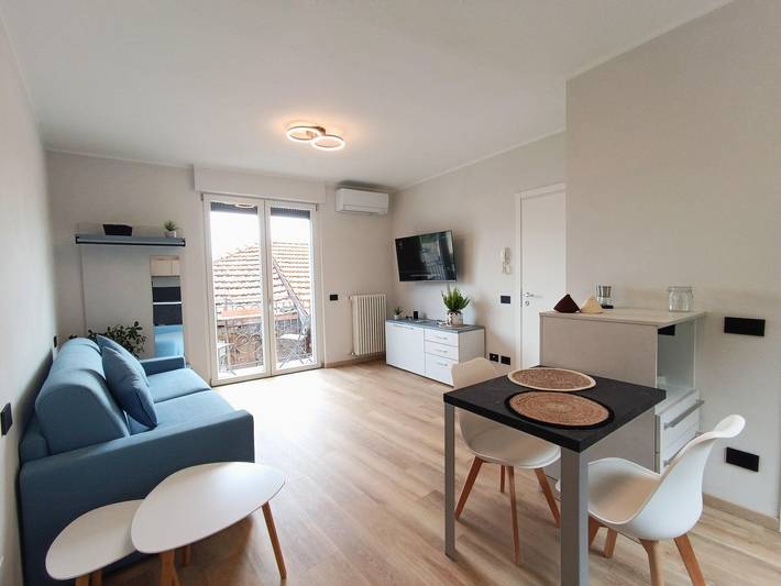 Ferienwohnung für 2 Personen, mit Balkon und Garten sowie Seeblick und Ausblick in Comune di Stresa