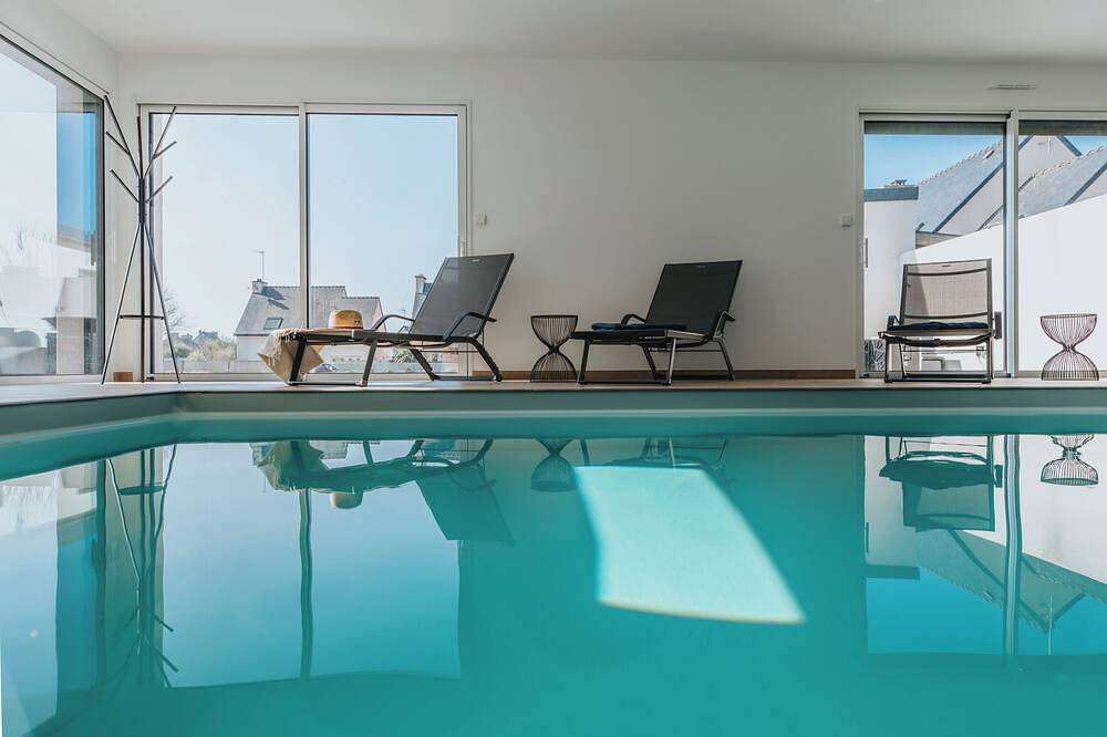 New, modern villa • Heated indoor pool 4 bedrooms 4 bathrooms - 8pers and 2children in Portsall, Ploudalmézeau