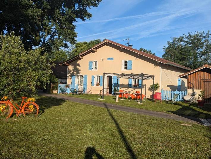 Cottage pour 2 personnes, avec jacuzzi ainsi que piscine et jardin à Audon
