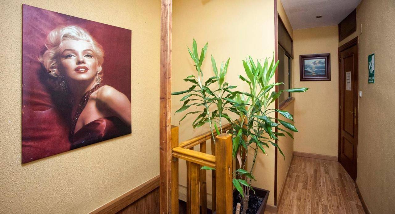 Twin Room with Shared Bathroom in Oviedo, Cordillera Cantábrica