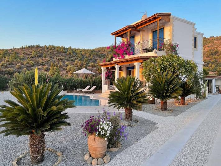 Ferienhaus für 10 Personen, mit Balkon/Terrasse und Pool